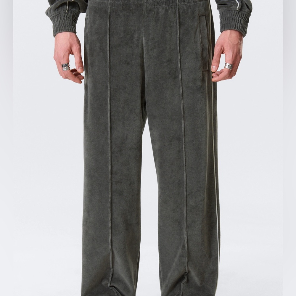 Foot locker velour Men's Charcoal Corduroy sweatpants | USA M - Medium